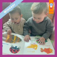 Winnaar Mijnvoorleesmoment 2023: Charlotte en haar kindjes genieten van een kleurrijk dierenboek!